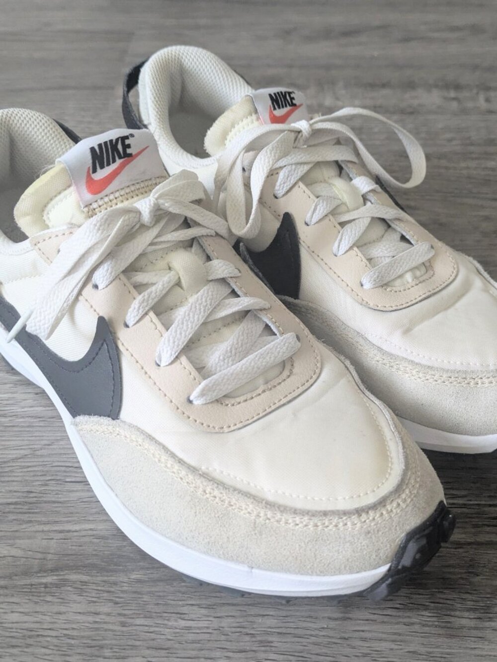 Nike Women's Waffle Debut Lifestyle Athletic Shoes - Women's 7.5 - Picture 2 of 5